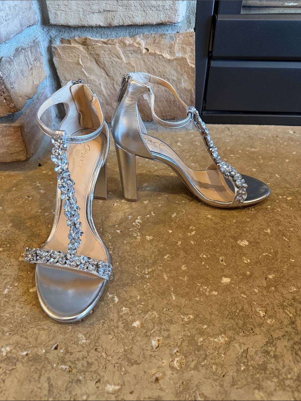 Badgley Mischka Silver Jeweled T-Strap Heels Sz 7.5 - like new